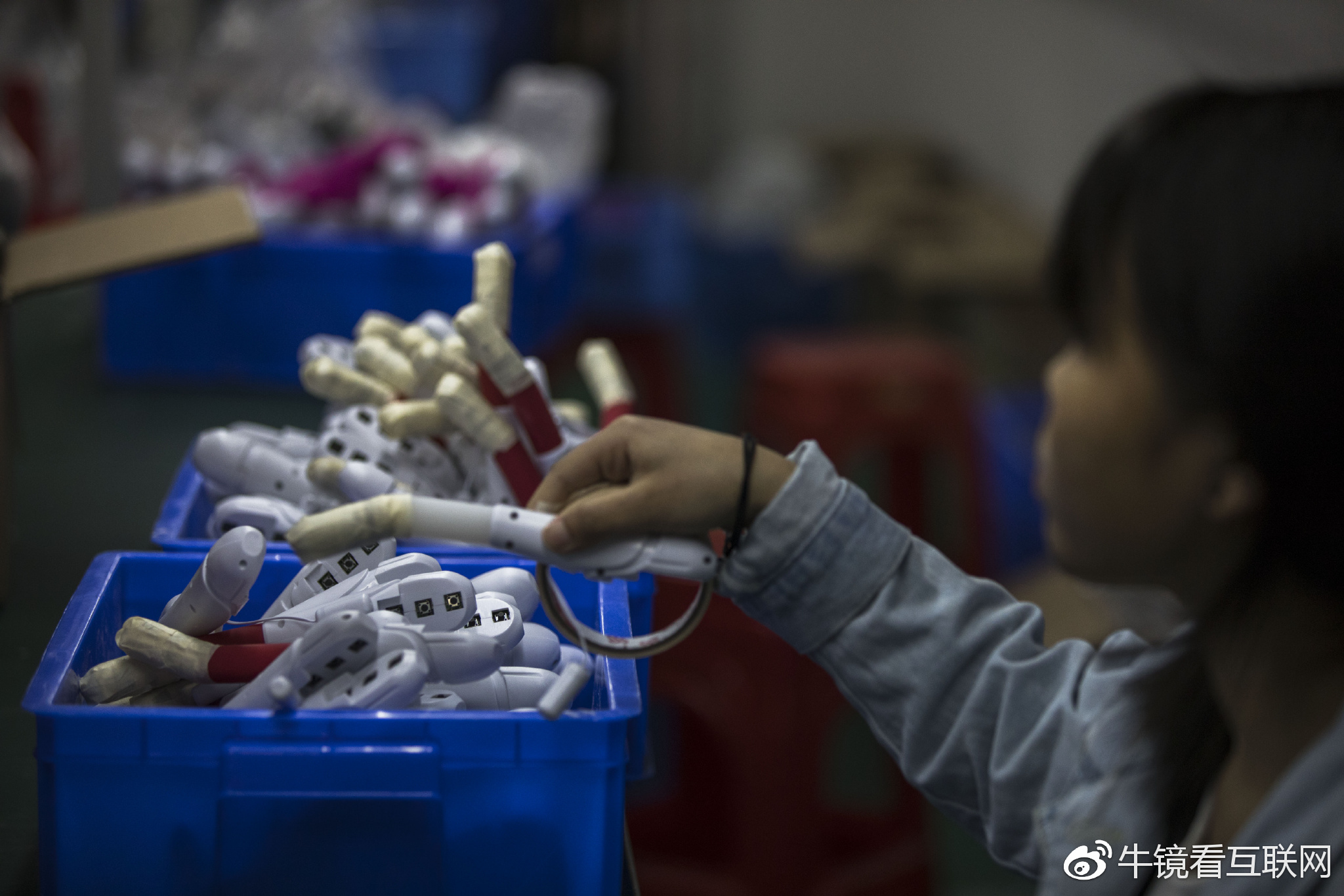 平板電子產品的生產線伙伴 雙邊皮帶線打包臺與平板輸送機解析